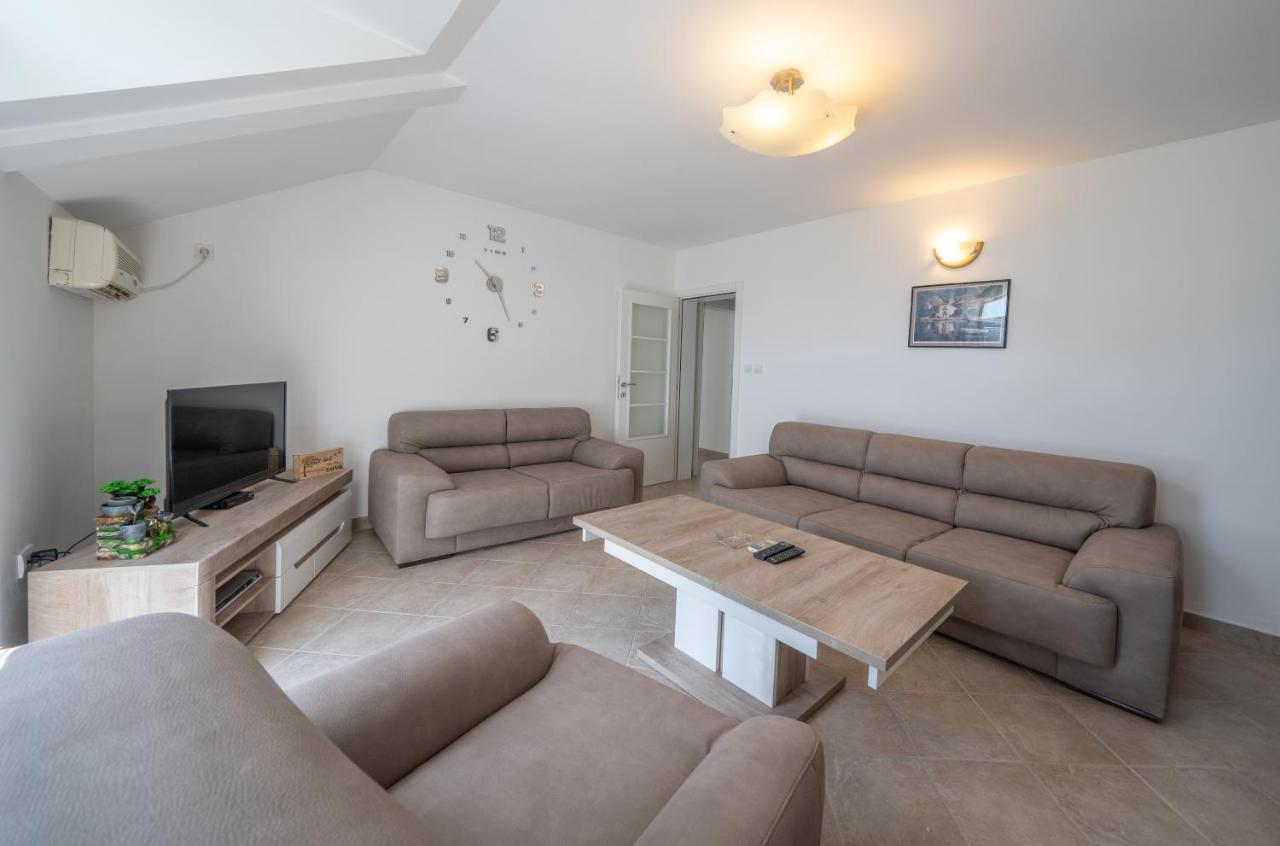 Villa Amfora Lipci Bagian luar foto